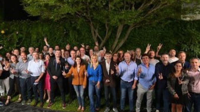 Máximo Kirchner reapareció en una cumbre del PJ bonaerense